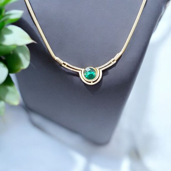 Vintage CCI Necklace 17" Green Beveled on Gold Tone backing Chain Signed - Picture 1 of 6